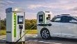 Borne et véhicule électrique illustrés dans le DCE